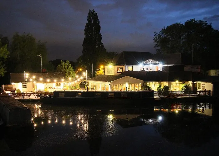 Canal Cottages Uxbridge
