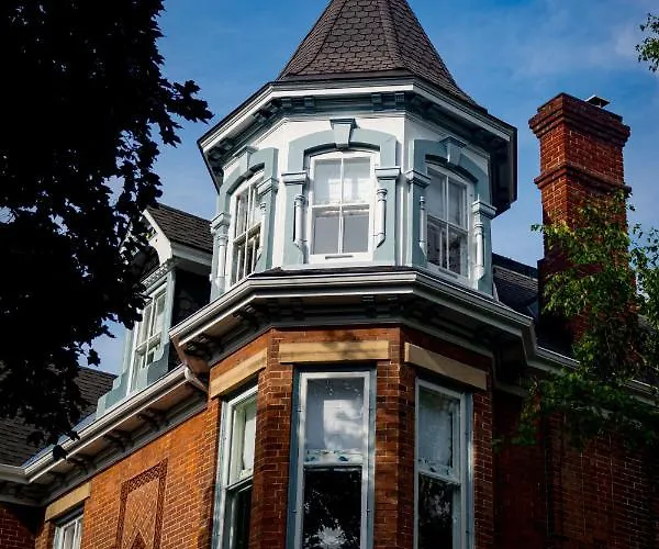 Bed and BreakfastSecret Garden Inn