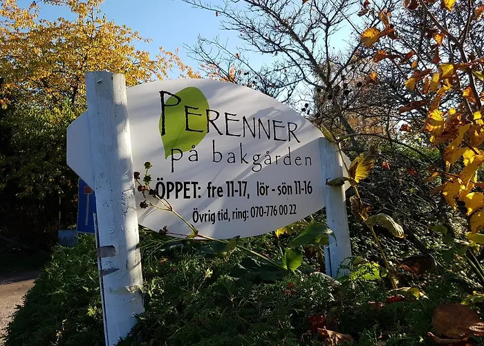 Perenner Pa Bakgarden Bed and Breakfast Motala