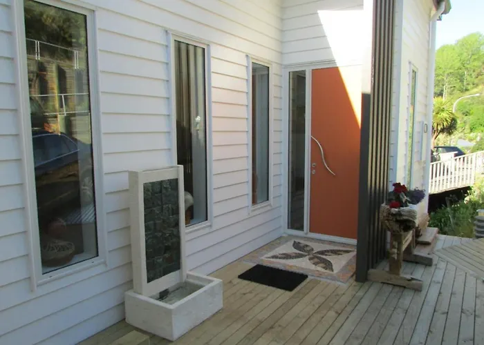 Bali With A Twist Bed & Breakfast Nelson