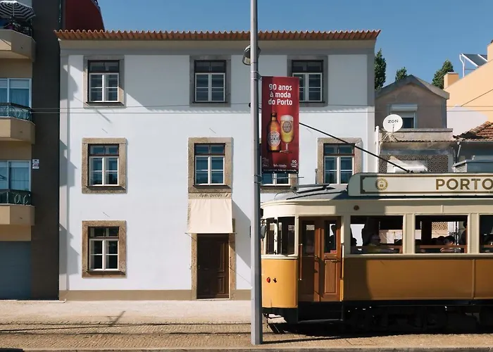 Duas Portas Townhouse Bed & Breakfast Porto