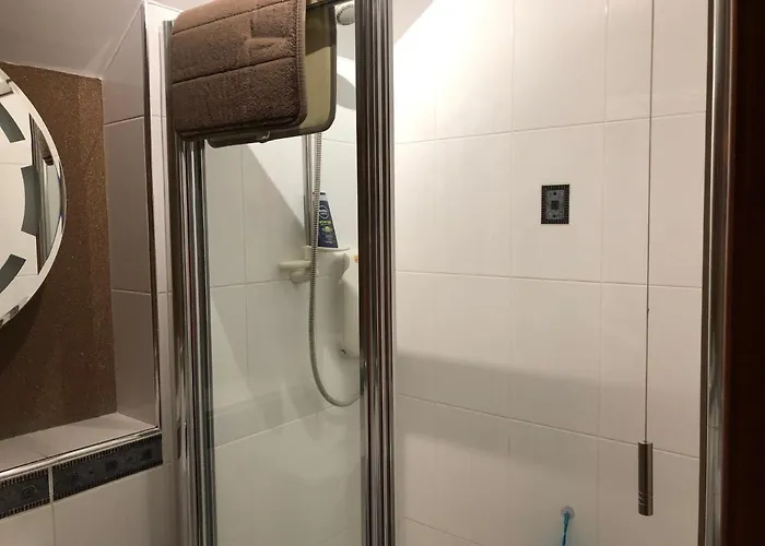 Tranquil Accommodation In A Great Location. Lanark