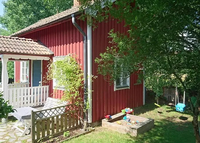 Röda Stugan På Slinken Sala
