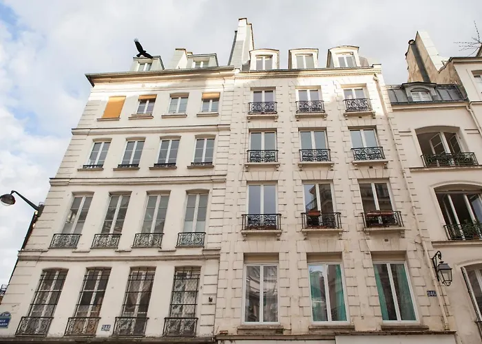 Club246 Paris Saint Martin Bed & Breakfast