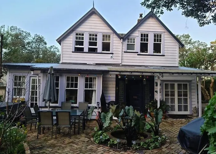Dovecote House Bed & Breakfast Auckland