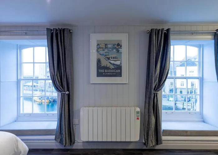 The Three Crowns B&B Plymouth