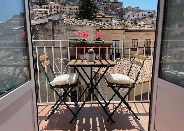 Pizzo Central House