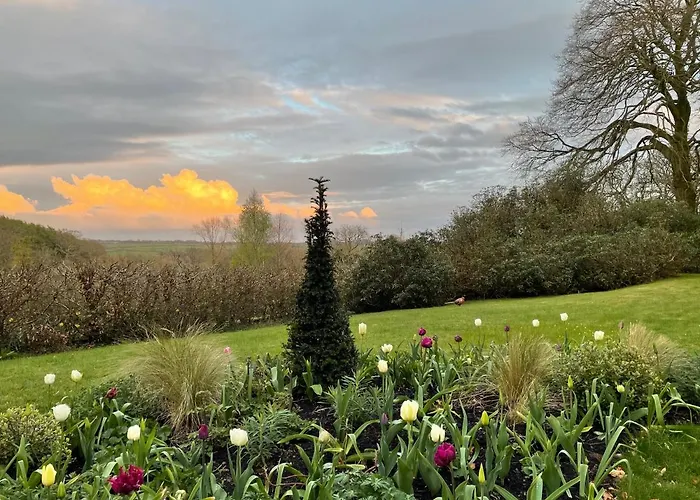 Noyadd Trefawr Bed & Breakfast Pont Hirwaun
