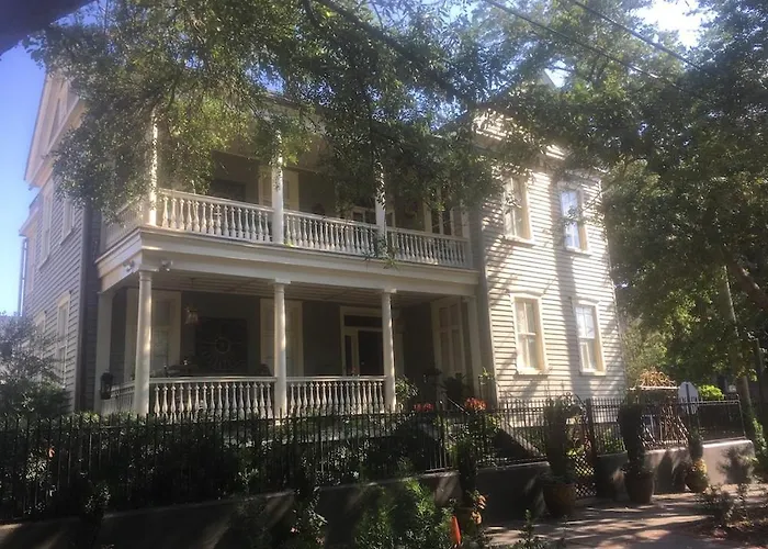 22 Charlotte Bed & Breakfast Charleston