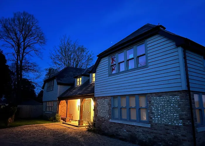 Flint House - Goodwood Events Bed & Breakfast Chichester