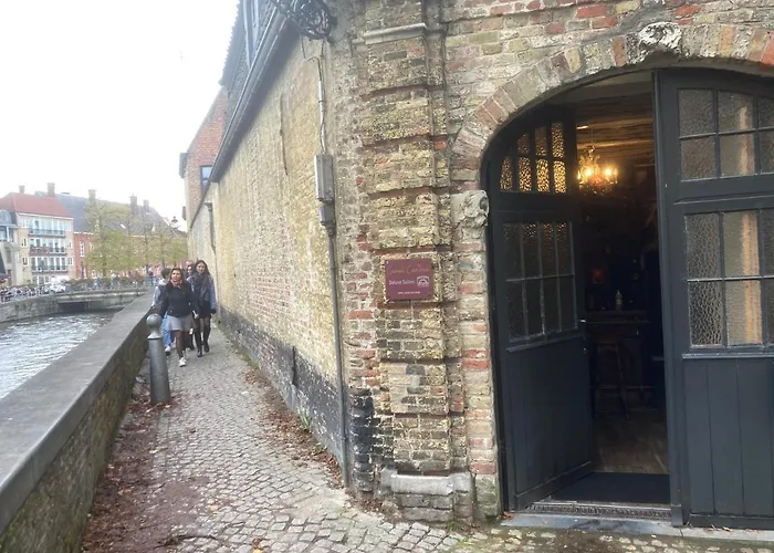 Bed and BreakfastCanal Central