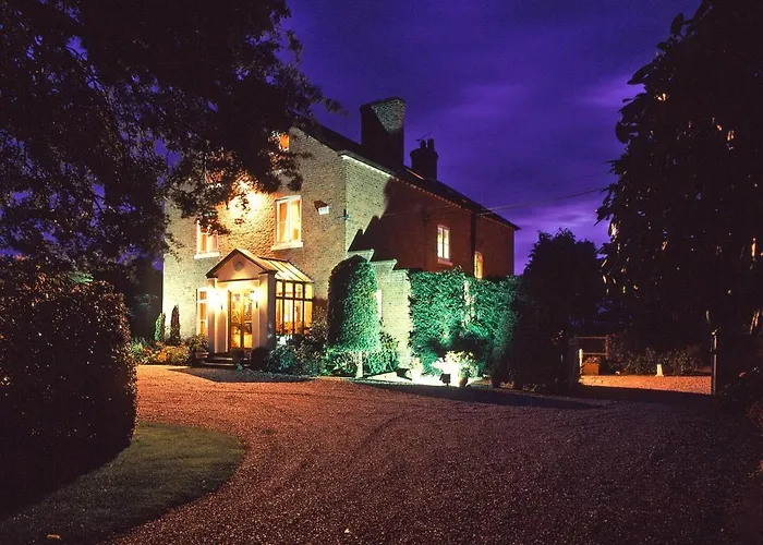 Golborne Manor Bed And Breakfast Chester