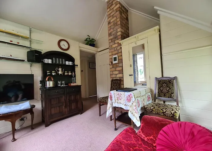 Dovecote House Bed & Breakfast Auckland