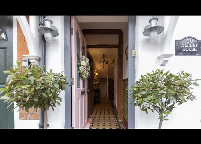 Bed and BreakfastAlbury House