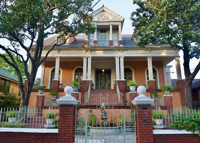 Bed and BreakfastHappy Place #1