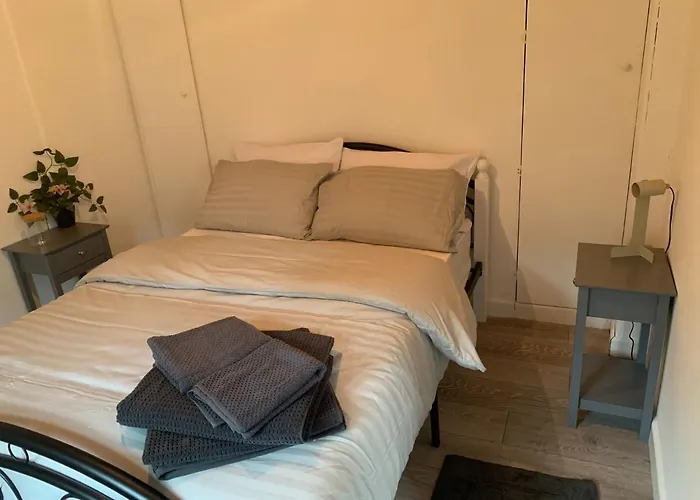 Alpha House Bed & Breakfast London