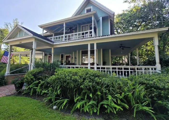 Southern Charm In The Camellia Rose Inn Gainesville