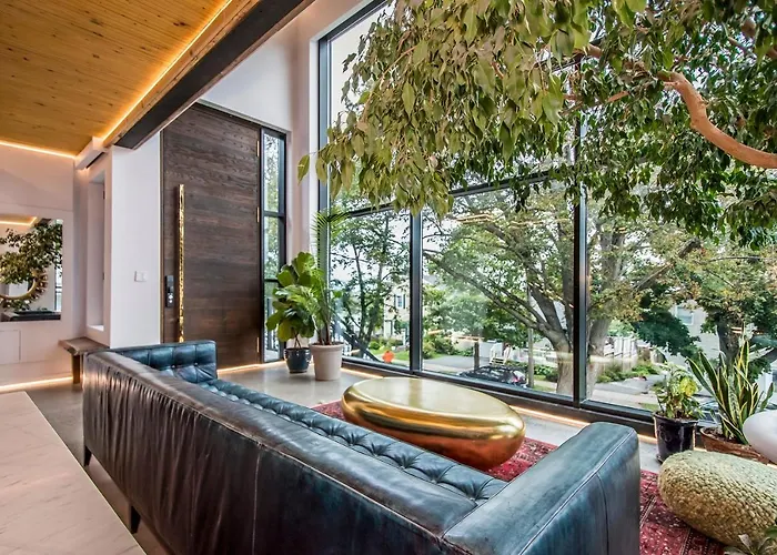 The Halifax Rooftop - Cozy Spa B&B