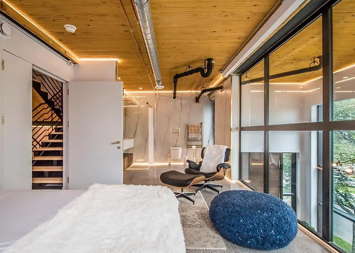 The Halifax Rooftop - Cozy Spa B&B