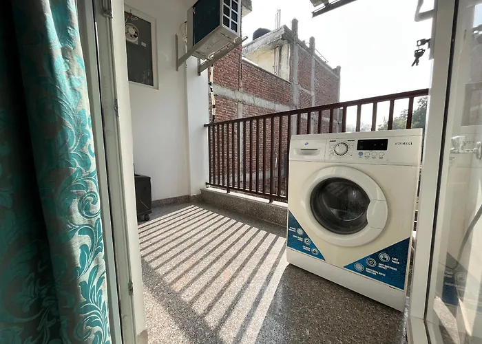Fully Furnished Comfortable Rooms In Hauz Khas - Woodpecker Apartments New Delhi