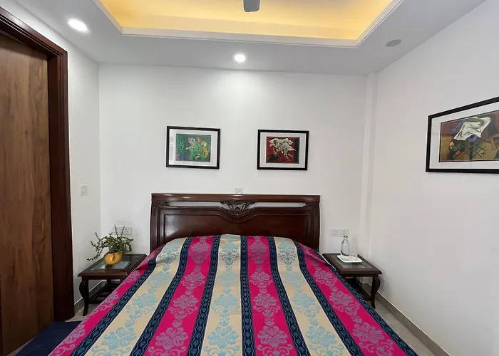 Fully Furnished Comfortable Rooms In Hauz Khas - Woodpecker Apartments New Delhi