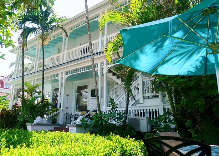 Southernmost Point Guest House & Garden Bar Key West