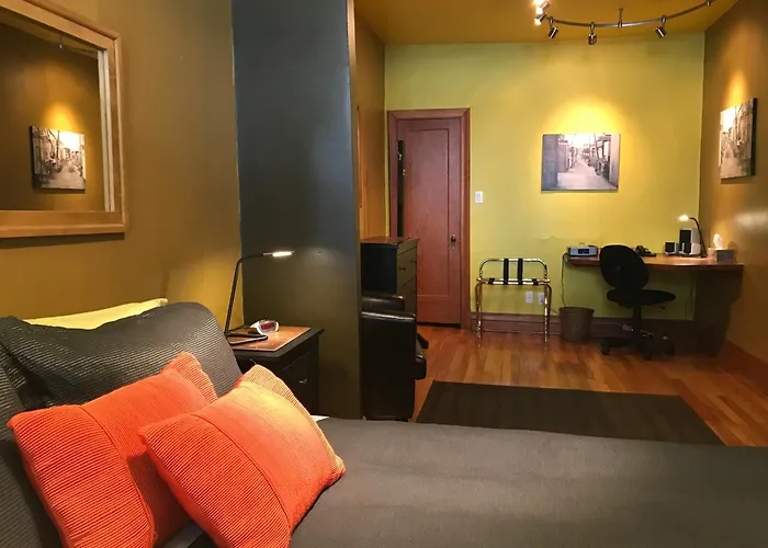 A La Carte Bed & Breakfast Montreal