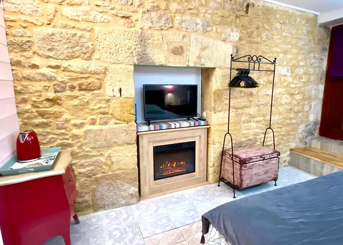La Clef Des Songes - Maison D'Hotes Au Calme, Au Coeur De Sarlat, 2 Minutes A Pied De La Cite Medievale - Climatisation - Petits Dejeuners Fait Maison - Parking Gratuit - Option Spa Et Massages - Piscine De Saison A 400M