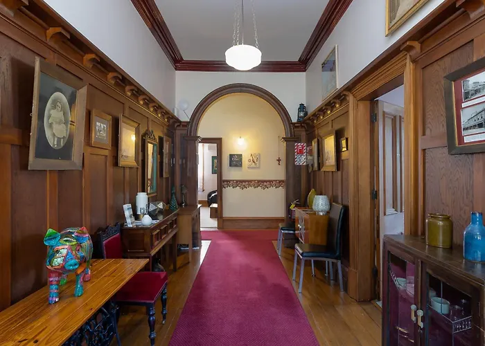 Collingwood Manor Bed & Breakfast Nelson