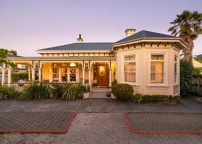 Collingwood Manor Bed & Breakfast Nelson