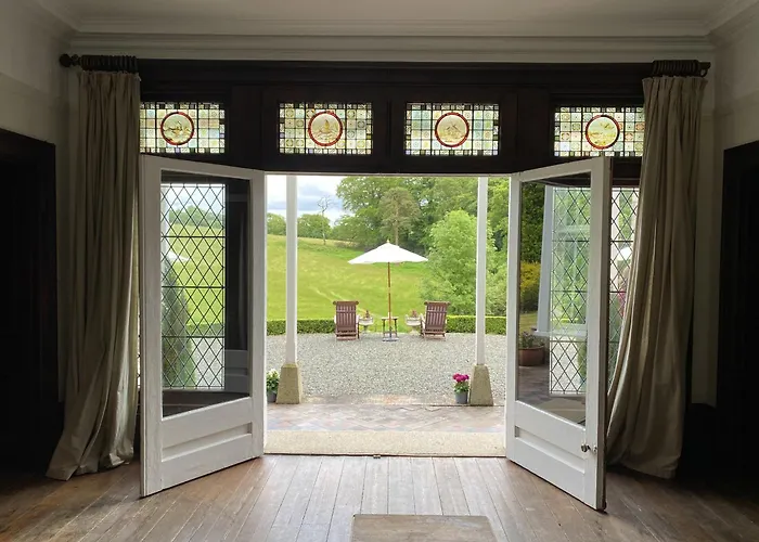 Bed and BreakfastCostislost House