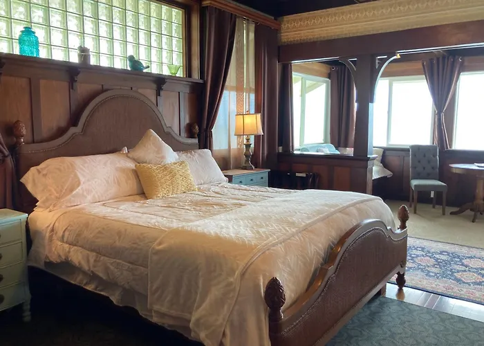 Hilo Bay Oceanfront Bed And Breakfast