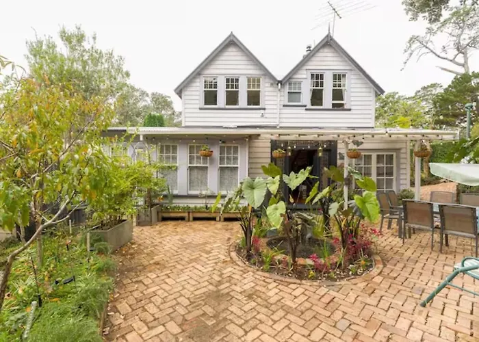 Dovecote House Bed & Breakfast Auckland