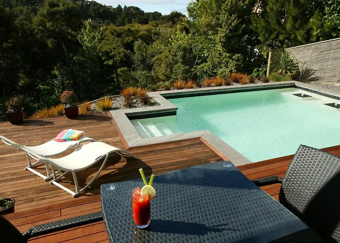 Decks Of Paihia Bed & Breakfast