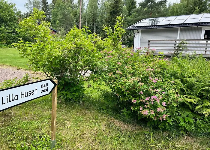 Lilla Huset Bed & Breakfast - Countryside Guesthouse, Free Parking Örebro