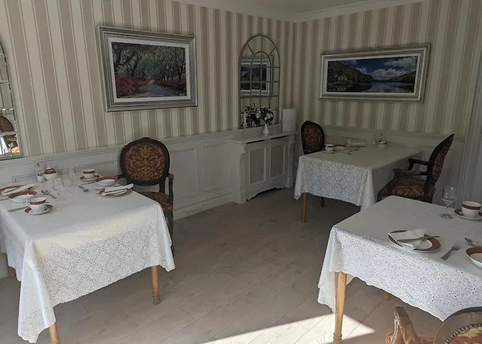 Nymphsfield House Bed & Breakfast Cong