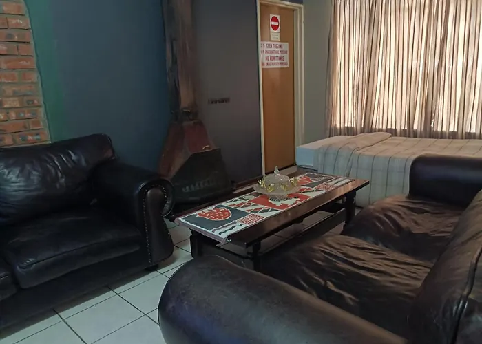 Ay Jay'S Guesthouse Bloemfontein