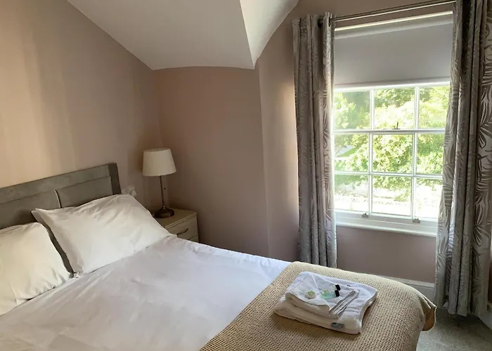 Bed and BreakfastSeaclyffe Ltd