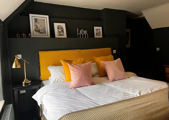 El Camino Suites Stamford