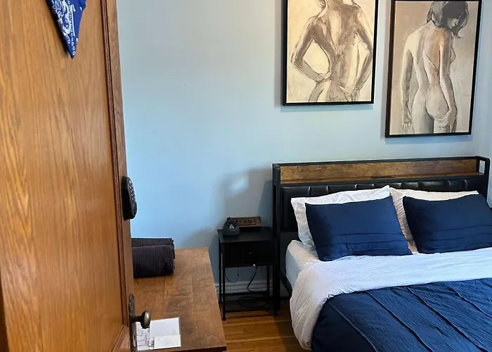 Blue Room In Dorothy'S Bnb Chicago