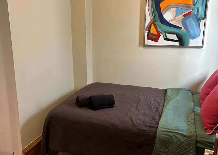 Green Room In Dorothys Bnb Chicago