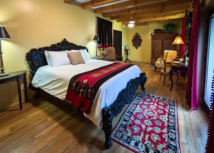 Uhuburg Castle Bed & Breakfast Helen