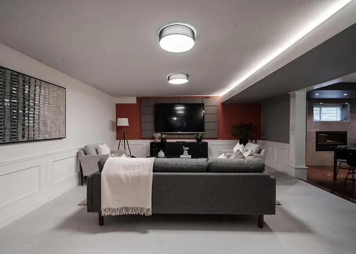 North Vancouver Lynn Valley Two Bedrooms Suite