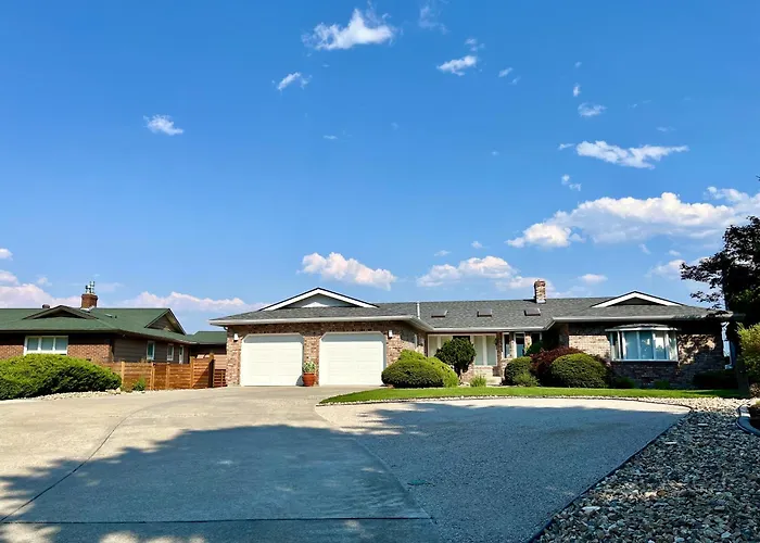 Lake And The City Bed And Breakfast West Kelowna