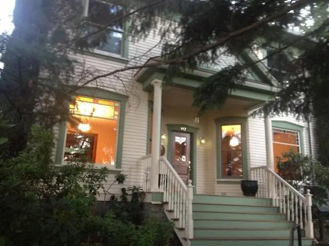 Nightingales Inn Ashland