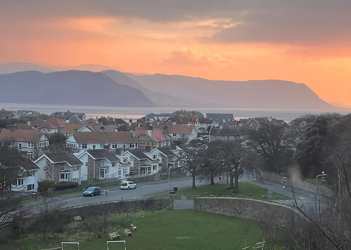 Roomours Hotel With Private Car Park