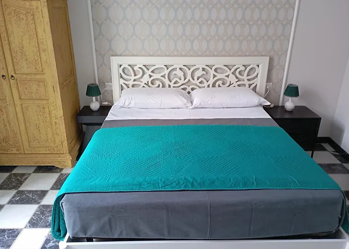 Bed and Breakfast Toledo'S Family Nápoles