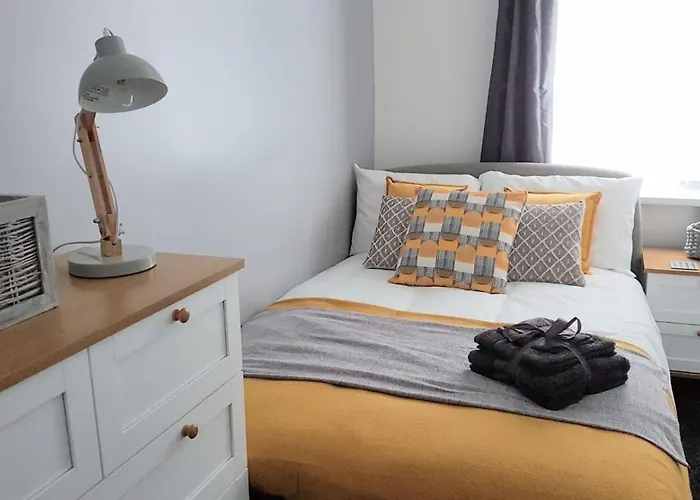 Townhouse @ Birches Head Road Stoke Bed & Breakfast