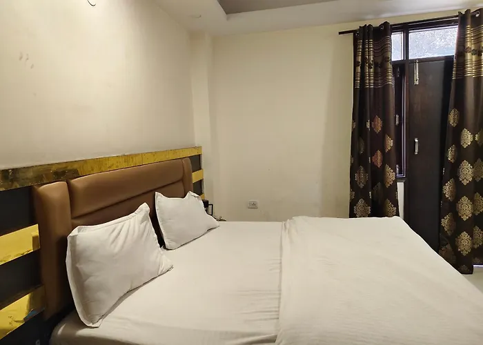Hotel Perfect Spot- Main Bazar - Walking Metro Station New Delhi