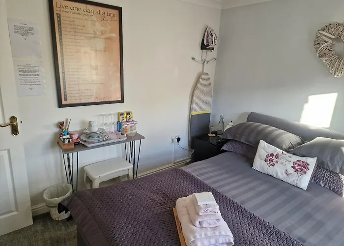 Bed and BreakfastRedwing Rise